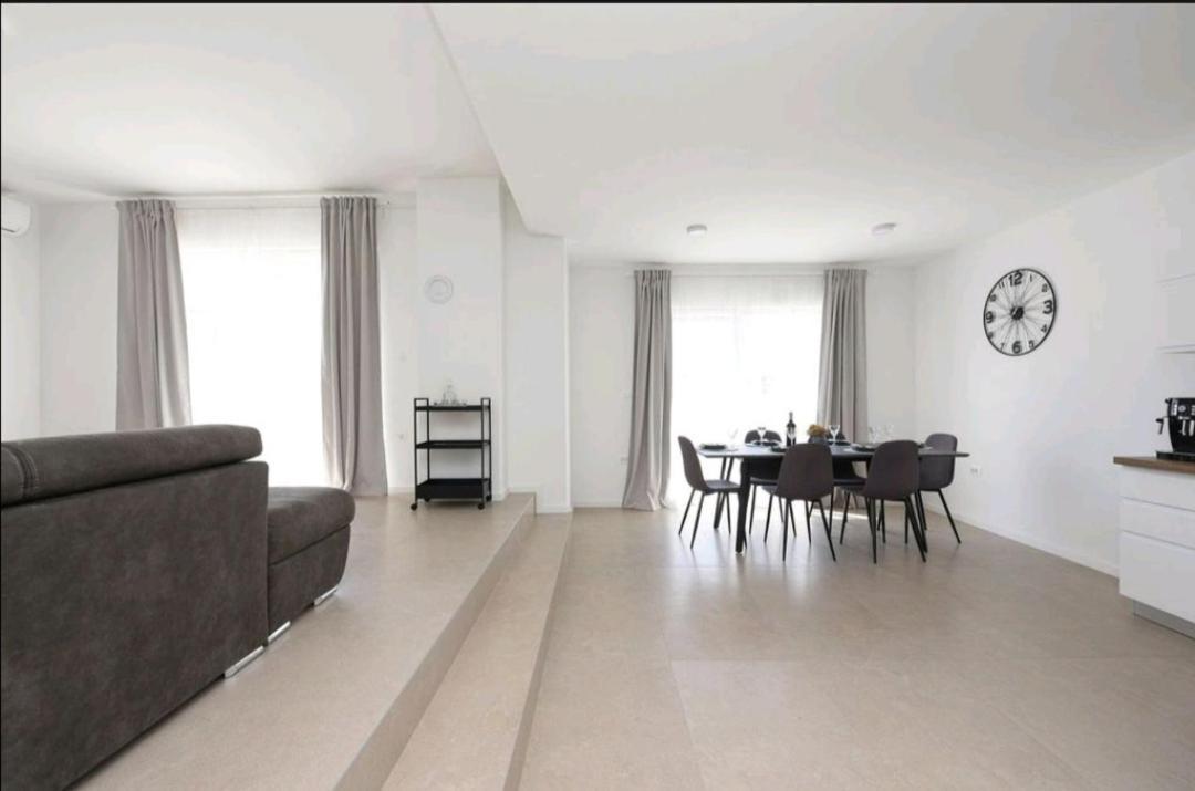 דירות פריבלאקה Casa Bianca מראה חיצוני תמונה