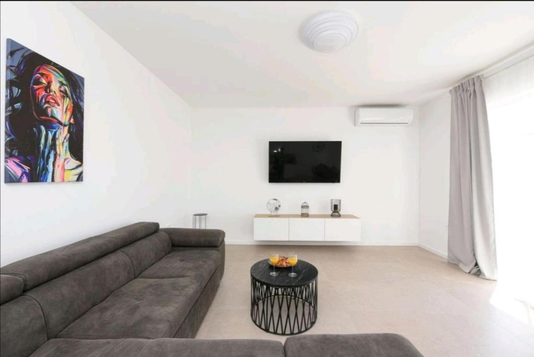 דירות פריבלאקה Casa Bianca מראה חיצוני תמונה